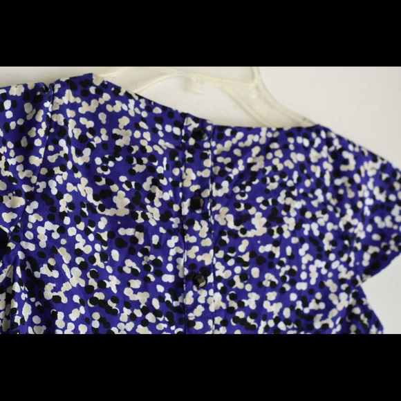 Banana republic blue and white top w/buttons - Picture 4 of 5